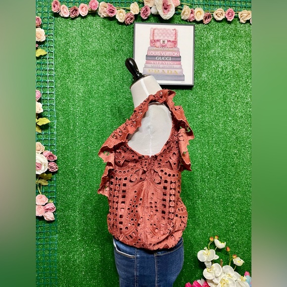 🌷Brand New Eyelet Blouse can fit Sm up to M very nice quality w/ lining size M - Picture 7 of 8